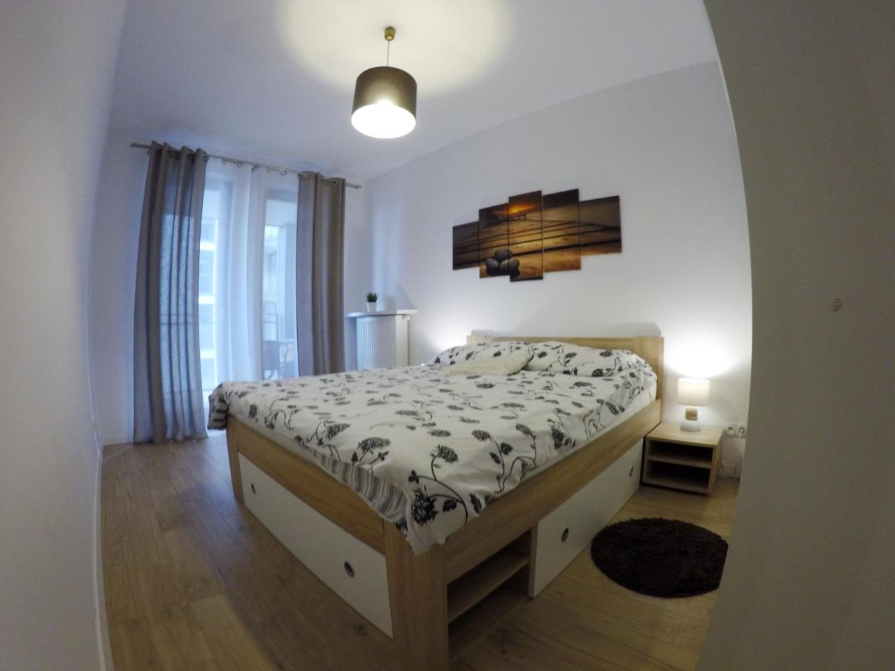 Apartament Obrzezna 3 Deluxe Warsaw Exterior photo